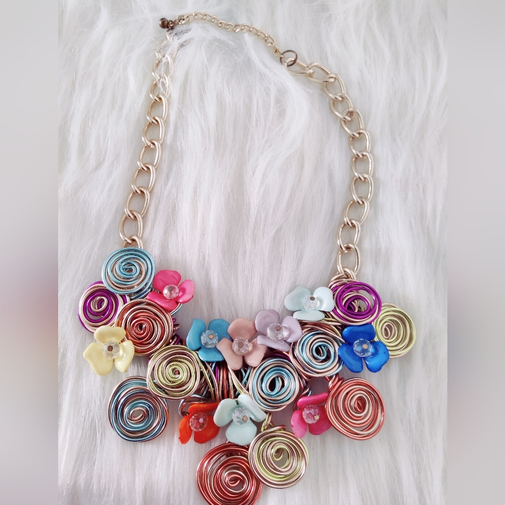 Multi colour necklace - Picture 1 of 3